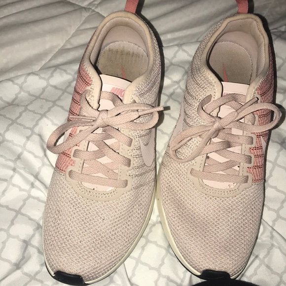 Woman’s 6.5 Nike sneakers - Picture 7 of 7